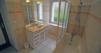 Le gîte de "Champblanc" à Arnac la Poste en Haute-Vienne (Limousin)- salle de bains_9 Le gîte de "Champblanc" à Arnac la Poste en Haute-Vienne (Limousin)- salle de bains_9