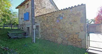Maison des Roses à Virat, commune de Berneuil en Haute-Vienne - arrière de la maison des roses et accès piscine partagée_12 Maison des Roses à Virat, commune de Berneuil en Haute-Vienne - arrière de la maison des roses et accès piscine partagée_12