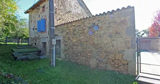 Maison des Roses à Virat, commune de Berneuil en Haute-Vienne - arrière de la maison des roses et accès piscine partagée_12 Maison des Roses à Virat, commune de Berneuil en Haute-Vienne - arrière de la maison des roses et accès piscine partagée_12