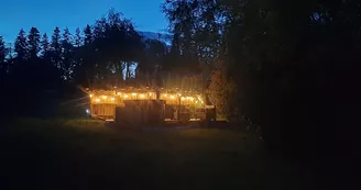 Le bain nordique par une nuit étoilée