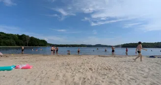 Plage de Fréaudour - lac de St Pardoux Plage de Fréaudour - lac de St Pardoux