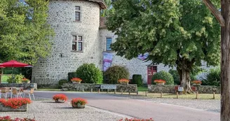 Château des ducs de Mortemart ©Tom Jouhandeaud Château des ducs de Mortemart ©Tom Jouhandeaud