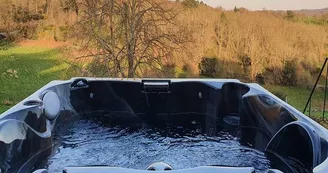 Jacuzzi avec vue sur la vallée