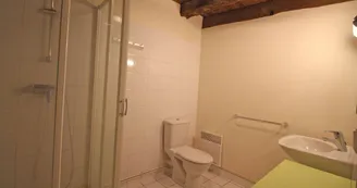 Gite "La Maison Du Vinaigrier" à Berneuil en Haute-Vienne (Limousin)- salle d'eau_13 Gite "La Maison Du Vinaigrier" à Berneuil en Haute-Vienne (Limousin)- salle d'eau_13