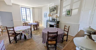 Gite "Le Bourg" à Lussac-les-Eglises en Haute-Vienne (Limousin en Nouvelle Aquitaine) - salle à manger_10 Gite "Le Bourg" à Lussac-les-Eglises en Haute-Vienne (Limousin en Nouvelle Aquitaine) - salle à manger_10