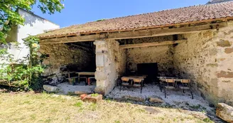 Gite "Le Bourg" à Lussac-les-Eglises en Haute-Vienne (Limousin en Nouvelle Aquitaine) - abri jeux_4 Gite "Le Bourg" à Lussac-les-Eglises en Haute-Vienne (Limousin en Nouvelle Aquitaine) - abri jeux_4