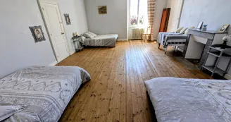 Gite "Le Bourg" à Lussac-les-Eglises en Haute-Vienne (Limousin en Nouvelle Aquitaine) - chambre 3 lits 2 pers._21 Gite "Le Bourg" à Lussac-les-Eglises en Haute-Vienne (Limousin en Nouvelle Aquitaine) - chambre 3 lits 2 pers._21