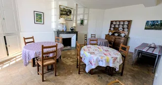 Gite "Le Bourg" à Lussac-les-Eglises en Haute-Vienne (Limousin en Nouvelle Aquitaine) - salle à manger_11 Gite "Le Bourg" à Lussac-les-Eglises en Haute-Vienne (Limousin en Nouvelle Aquitaine) - salle à manger_11