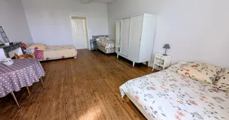 Gite "Le Bourg" à Lussac-les-Eglises en Haute-Vienne (Limousin en Nouvelle Aquitaine) - chambre 2 lits 2 pers. et 1 lit 1 pers._18 Gite "Le Bourg" à Lussac-les-Eglises en Haute-Vienne (Limousin en Nouvelle Aquitaine) - chambre 2 lits 2 pers. et 1 lit 1 pers._18