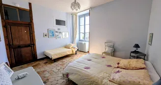 Gite "Le Bourg" à Lussac-les-Eglises en Haute-Vienne (Limousin en Nouvelle Aquitaine) - chambre 1 lit 2 pers. et 1 lit 1 pers._16 Gite "Le Bourg" à Lussac-les-Eglises en Haute-Vienne (Limousin en Nouvelle Aquitaine) - chambre 1 lit 2 pers. et 1 lit 1 pers._16