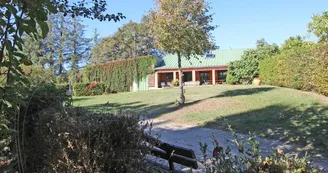 Gite de "Montbrugnaud " à Mailhac sur Benaize en Haute-Vienne - la maison vue du chemin privé qui descend vers l'étang_34 Gite de "Montbrugnaud " à Mailhac sur Benaize en Haute-Vienne - la maison vue du chemin privé qui descend vers l'étang_34