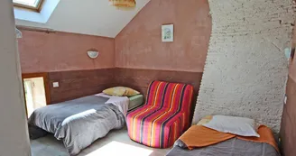 Gîte "les cheyroux" à St Léger-Magnazeix en Haute-Vienne (Limousin en Nouvelle Aquitaine)- chbre etage 2 lits simple + appoint_25 Gîte "les cheyroux" à St Léger-Magnazeix en Haute-Vienne (Limousin en Nouvelle Aquitaine)- chbre etage 2 lits simple + appoint_25