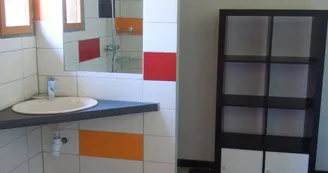 Gîte "les cheyroux" à St Léger-Magnazeix en Haute-Vienne (Limousin en Nouvelle Aquitaine) - salle d'eau rez de chaussée_22 Gîte "les cheyroux" à St Léger-Magnazeix en Haute-Vienne (Limousin en Nouvelle Aquitaine) - salle d'eau rez de chaussée_22