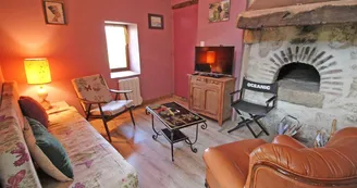 Gîte "les cheyroux" à St Léger-Magnazeix en Haute-Vienne (Limousin en Nouvelle Aquitaine) - petit salon_10 Gîte "les cheyroux" à St Léger-Magnazeix en Haute-Vienne (Limousin en Nouvelle Aquitaine) - petit salon_10
