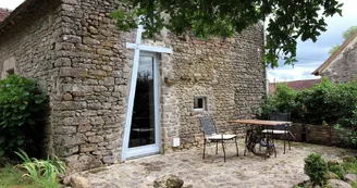 Gîte "Benoîton" à Saint Sulpice Les Feuilles en Haute-Vienne (Limousin. Terrasse à l'ouest, accès par le séjour_3 Gîte "Benoîton" à Saint Sulpice Les Feuilles en Haute-Vienne (Limousin. Terrasse à l'ouest, accès par le séjour_3
