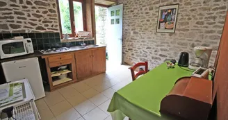 Gîte "Benoîton" à Saint Sulpice Les Feuilles en Haute-Vienne - cuisine_4 Gîte "Benoîton" à Saint Sulpice Les Feuilles en Haute-Vienne - cuisine_4