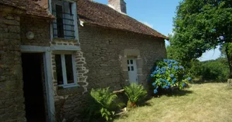 Gîte "Benoîton" à Saint Sulpice Les Feuilles en Haute-Vienne (Limousin. L'entrée du gîte. _16 Gîte "Benoîton" à Saint Sulpice Les Feuilles en Haute-Vienne (Limousin. L'entrée du gîte. _16