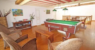 Ferme de Rouffignac à Blanzac en Haute-Vienne - salon billard de l'étage_11 Ferme de Rouffignac à Blanzac en Haute-Vienne - salon billard de l'étage_11