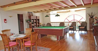 Ferme de Rouffignac à Blanzac en Haute-Vienne - salon billard de l'étage_12 Ferme de Rouffignac à Blanzac en Haute-Vienne - salon billard de l'étage_12