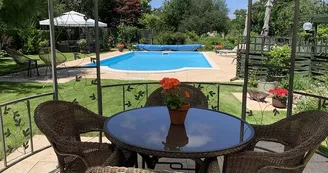 G1 Outside Dining to Pool G1 Outside Dining to Pool