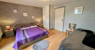 Gîte chez Mamie Couture à Val d'Issoire en Haute-Vienne - chambre du rez de chaussée_8 Gîte chez Mamie Couture à Val d'Issoire en Haute-Vienne - chambre du rez de chaussée_8