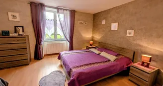 Gîte chez Mamie Couture à Val d'Issoire en Haute-Vienne - chambre du rez de chaussée_9 Gîte chez Mamie Couture à Val d'Issoire en Haute-Vienne - chambre du rez de chaussée_9